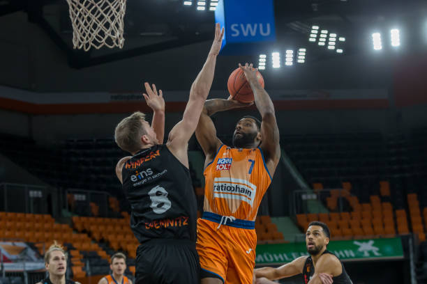 甚至队内战 甚至队内战