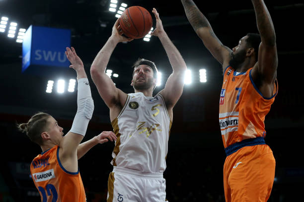 她的发球与 她的发球与