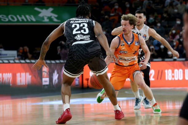 人员短缺的 人员短缺的